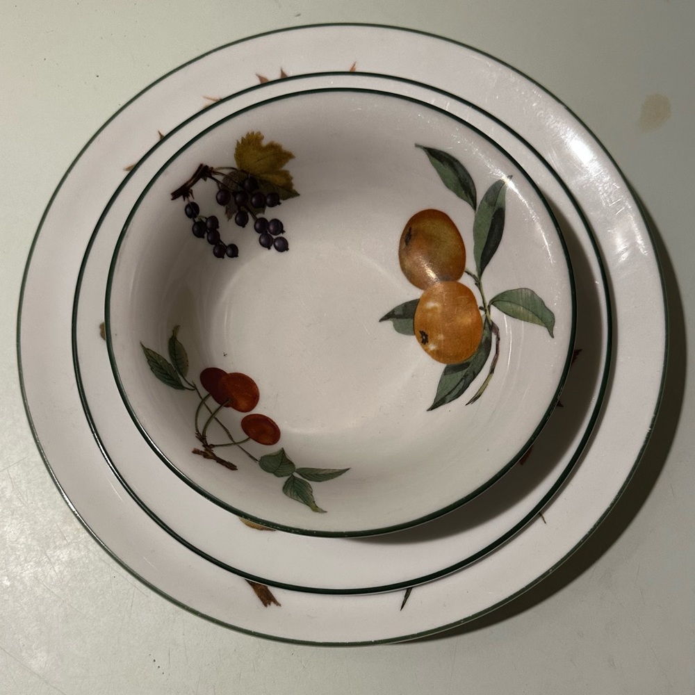 ROYAL WORCESTER 10” DINNER PLATES ONLY -  SET OF EIGHT